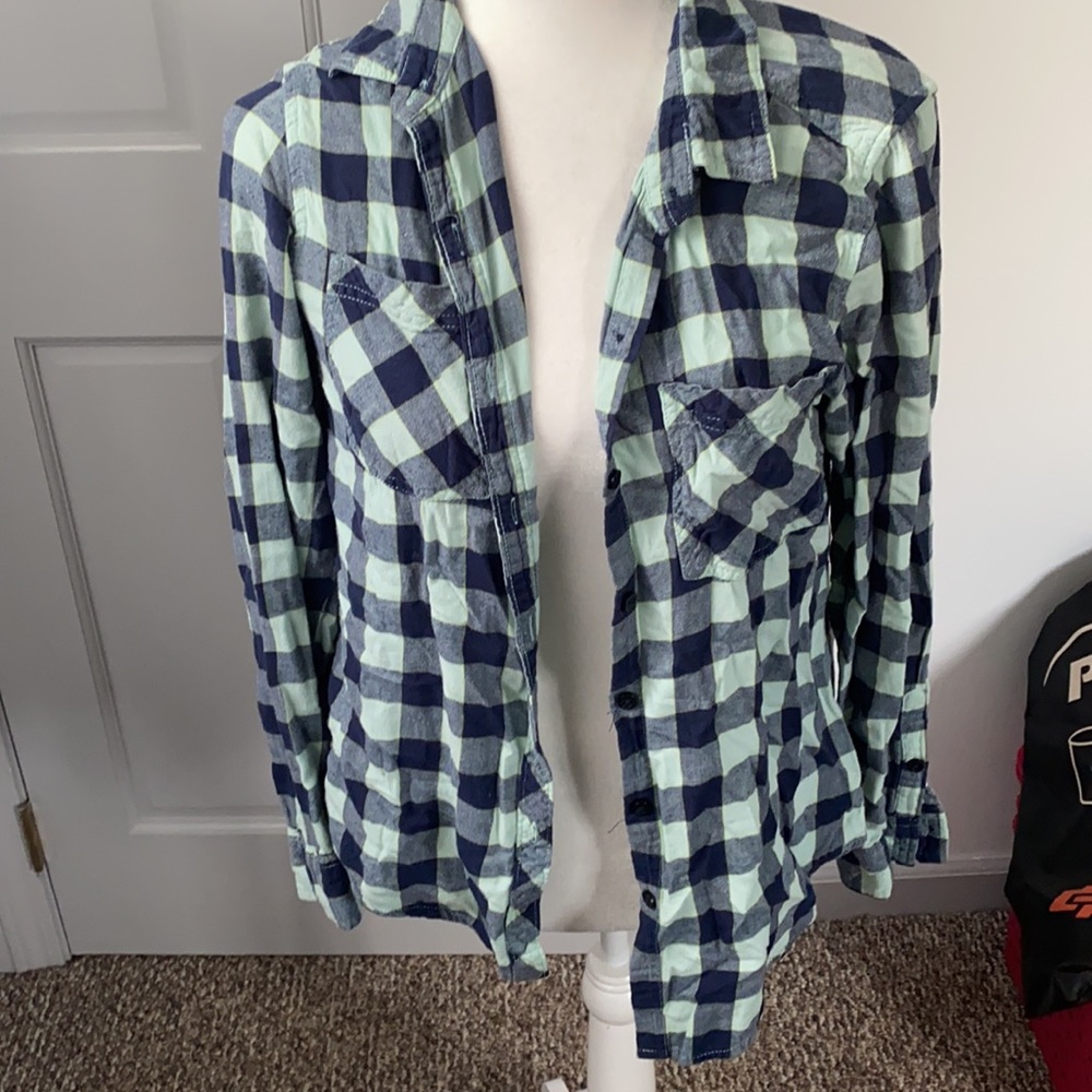 Ladies flannel 💙 - Picture 3 of 4